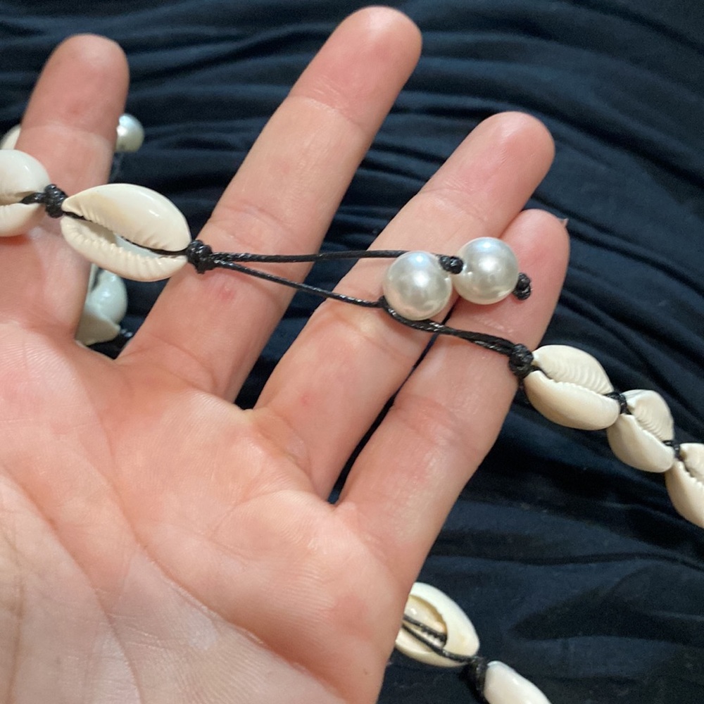 2pc Adjustable Shell Choker Set - Picture 3 of 4